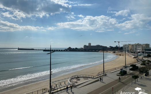 Studio Vue Mer avec cave  Proche Tribunal LES SABLES D'OLONNE